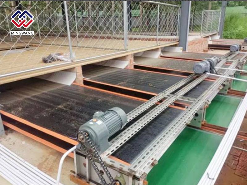 蛋雞飼養(yǎng)履帶式清糞技術(shù)